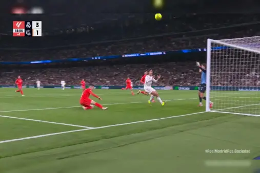 Valverde crosses, Goncalo misses a sitter with a wild shot over the goal