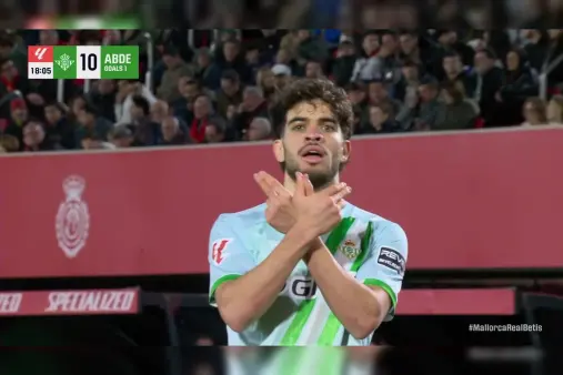 [Goal] Antony's shot saved, Abde scores with a side volley