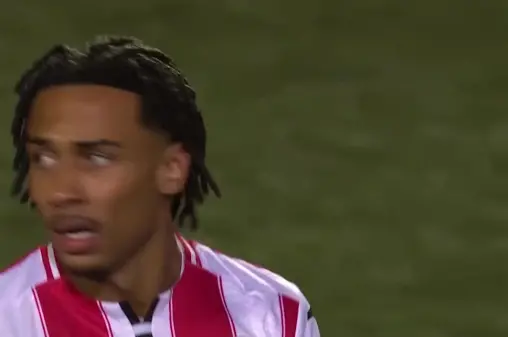 [Highlights] Kayode's byline cross met by Donovan's flick, denied by a last-ditch clearance