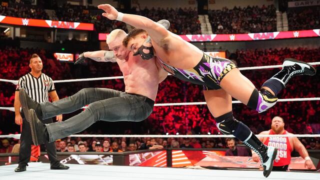 Dexter Lumis vs. Chad Gable: Raw, Jan. 2, 2023 background