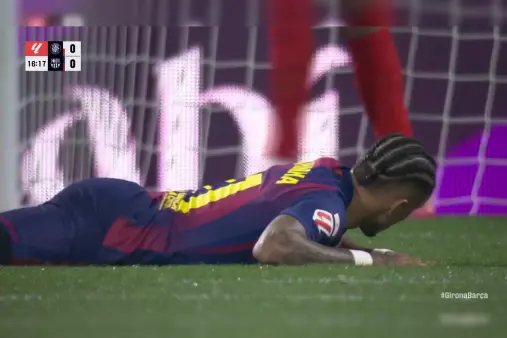 [Highlights] Quick turns! Raphinha dribbles past opponent, right-footed low shot wide