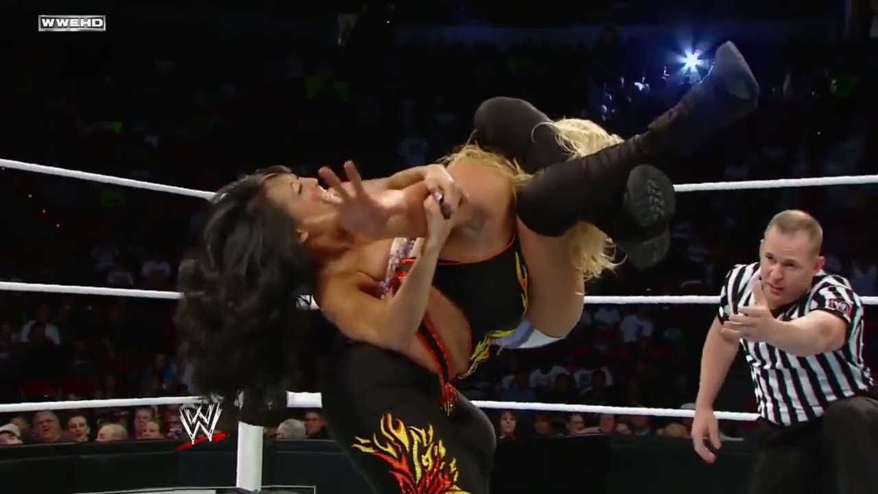 WWE Superstars: 6/30/2011 Beth Phoenix vs Gail Kim