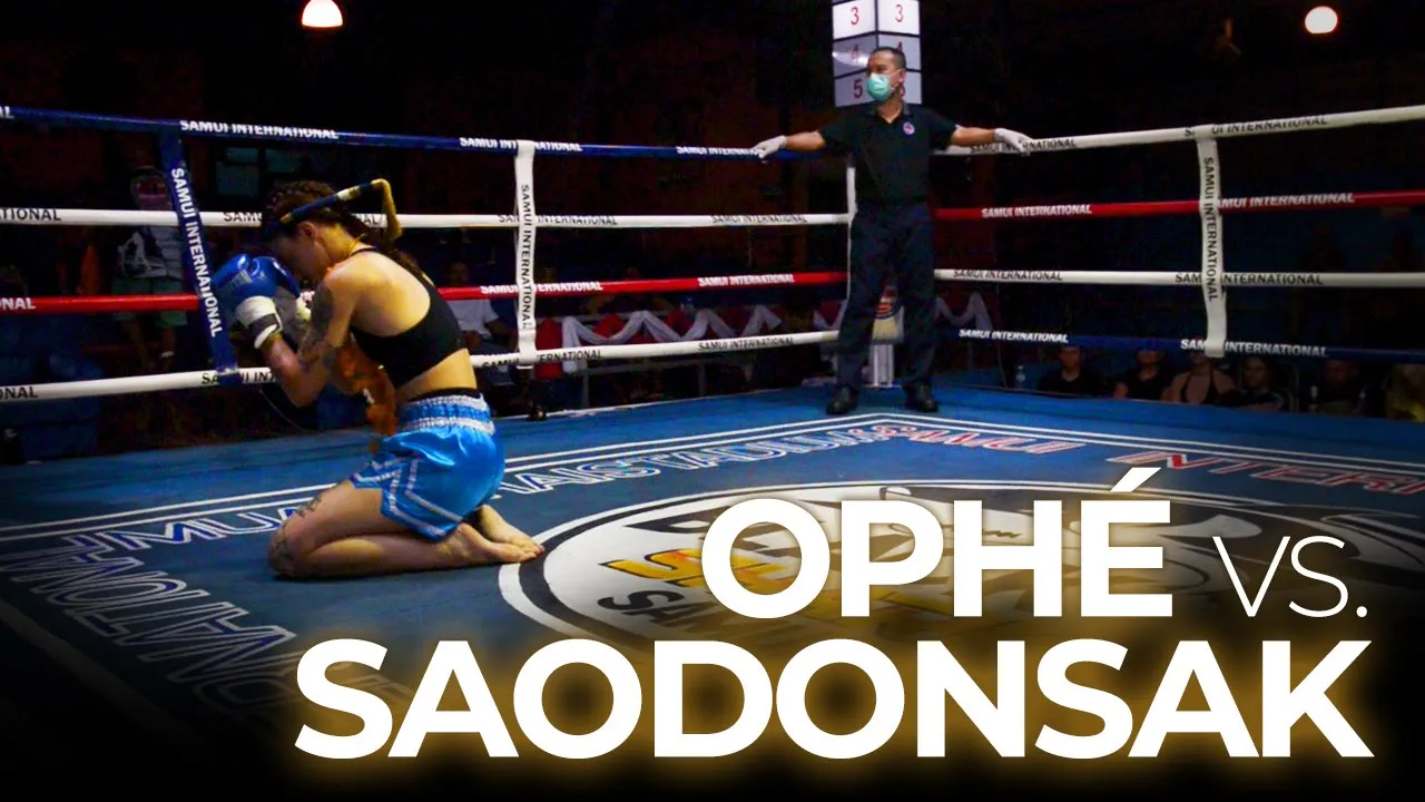Ophé vs. Saodonsak Sitkrulham | Samui International Muay Thai Stadium background