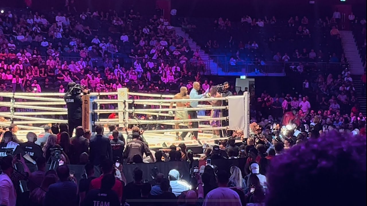 Pinaglaruan lang ni Mayweather Jr si Deji, TKO sa RD 6 background