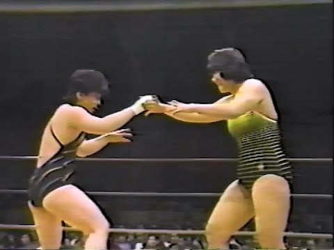 全日本女子プロレス 中野恵子 vs 小倉由美 全日本ジュニア選手権王座決定戦 1984年3月17日 桐生市民体育館 background