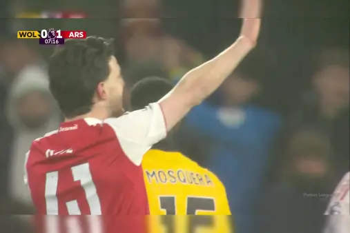 [Highlights] Arsenal wins the ball in the final third, quick passes lead to Rice's long-range effort just wide