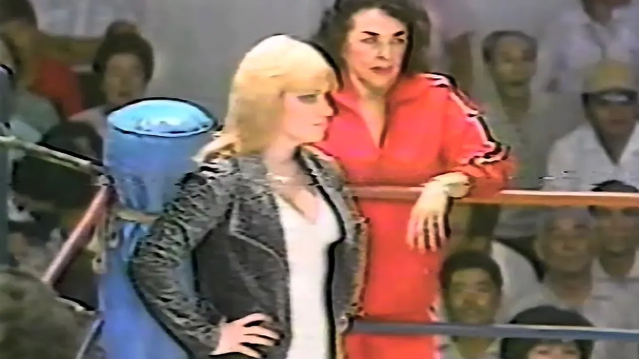全日本女子プロレス ルーシー加山 vs ウィニー・バークレー 1979年 群馬・中之条第一中学校体育館