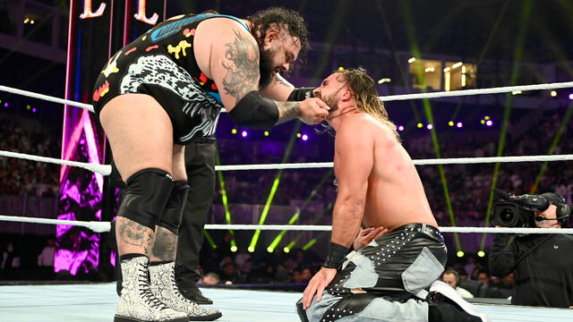 Seth "Freakin" Rollins plays mind games with "Big" Bronson Reed: Crown Jewel 2024 highlights background