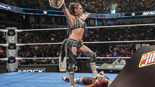 Giulia executes a sinister strike on Zelina Vega: SmackDown highlights, June 6, 2025