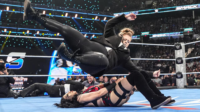 Piper Niven drills Stephanie Vaquer when Vaquer beats Alba Fyre: SmackDown highlights, July 18, 2025 background
