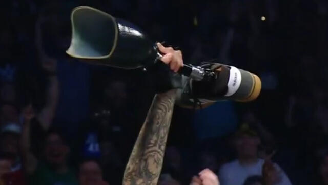 Montez Ford uses a LEG from a fan in wild TLC Match: SmackDown highlights, April 25, 2025