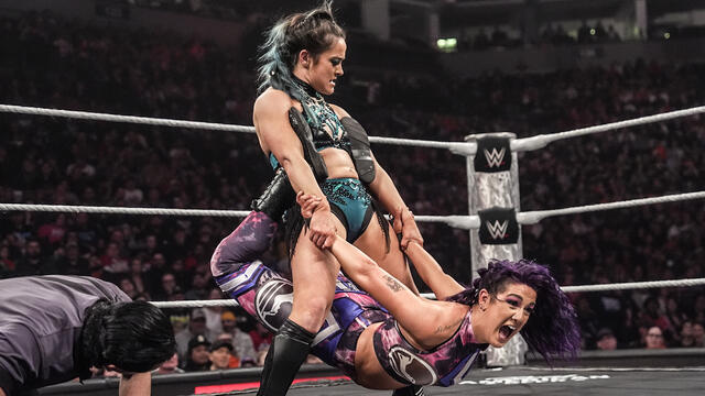 Lyra Valkyria def. Bayley in title showdown: Raw highlights, April 7, 2025