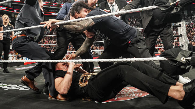 Gunther incites chaotic exchange with Jey Uso: Raw highlights, Feb. 17, 2025 background