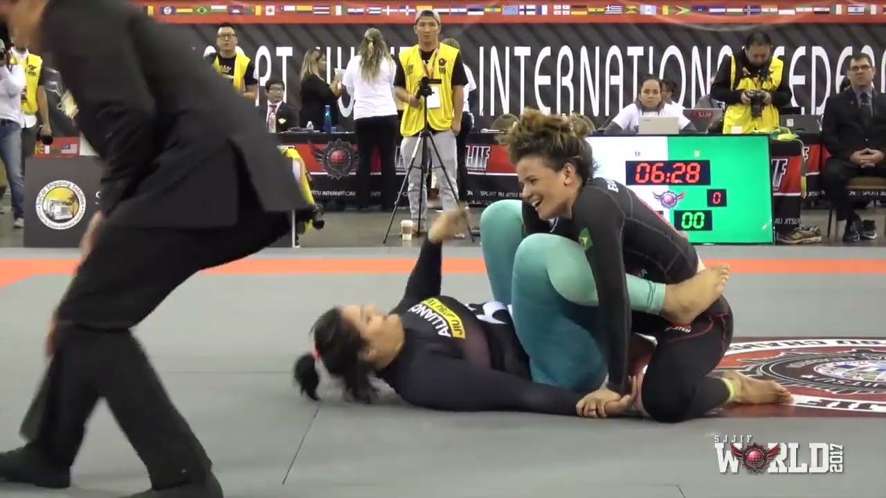 Big Weight Size Difference Overcomed - Women's BJJ match