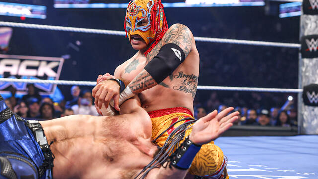 Rey Fenix victorious in SmackDown debut against Nathan Frazer: SmackDown highlights, April 4, 2025 background
