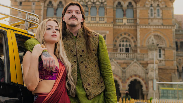 Liv Morgan & Dominik Mysterio explore India ahead of WrestleMania background
