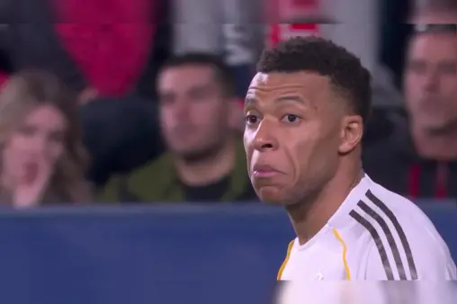 [Highlights] Offside first! Mbappe's narrow-angle curler disallowed