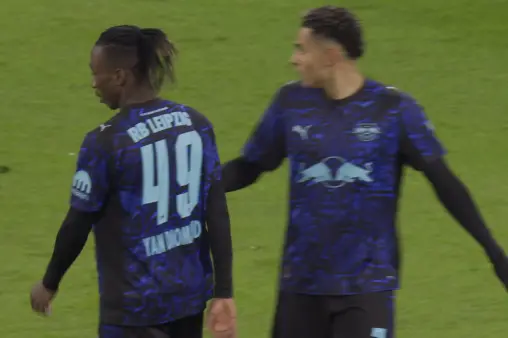 [Highlights] Like crossing a morning street? Diomande cuts inside and dribbles past multiple defenders