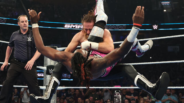 Sami Zayn vs. Je’Von Evans | U.S. Title Open Challenge: SmackDown highlights, Sept. 26, 2025 background