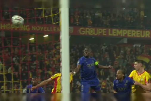 [Goal] Like a cannon! Caio Henrique's brilliant pass, Zakaria's header hits the frame and goes in