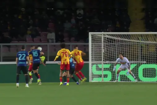 [Highlights] Just wide! Frattesi meets cross with header, effort drifts wide of goal