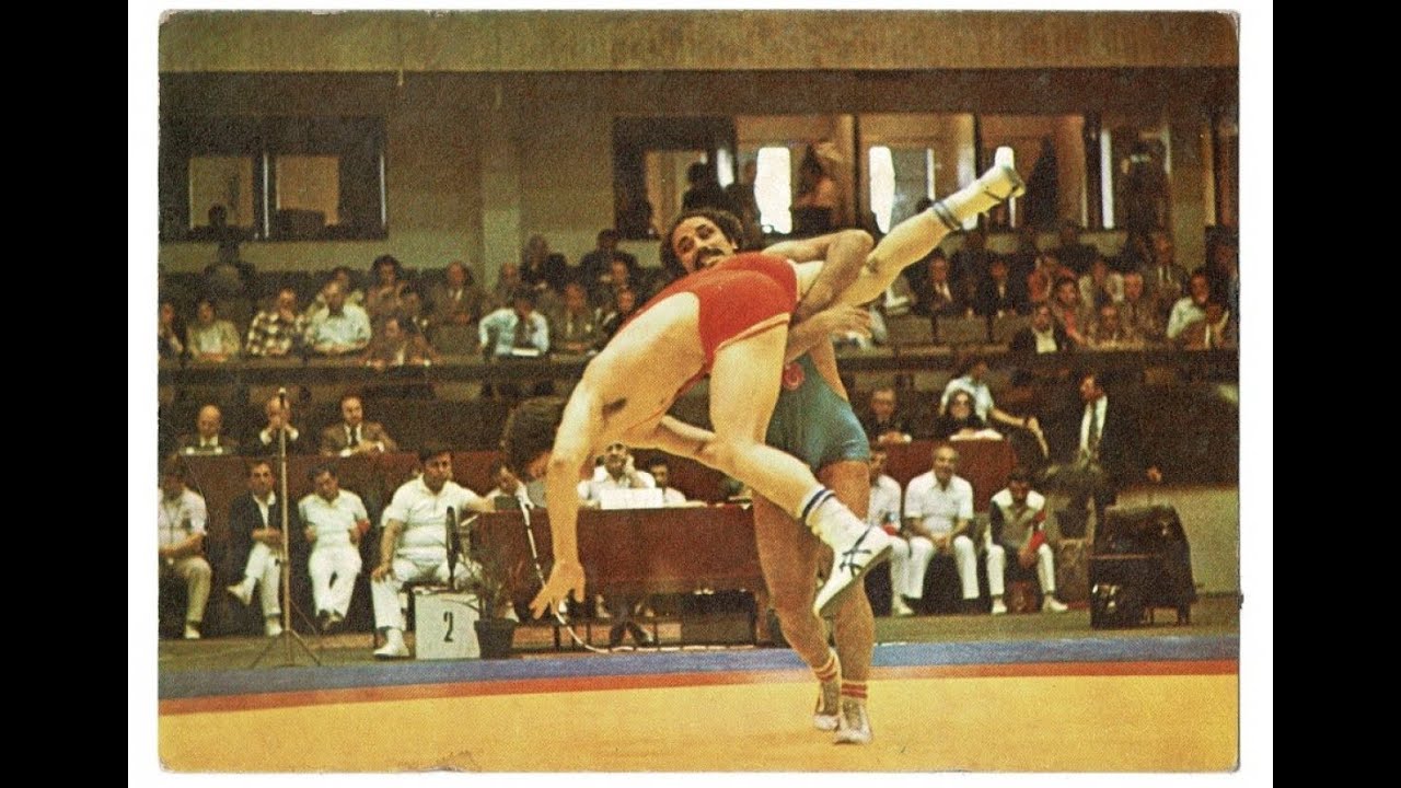 Güreşin Efsanesi Karabacak, Rakibini Hacamat Ediyor