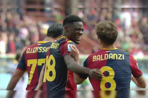 [Goal] Goalkeeper's save fails to clear the ball! Ekuban scores easily with a rebound