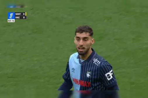 [Goal] Backfire! Zawawe's clearance deflects into the net