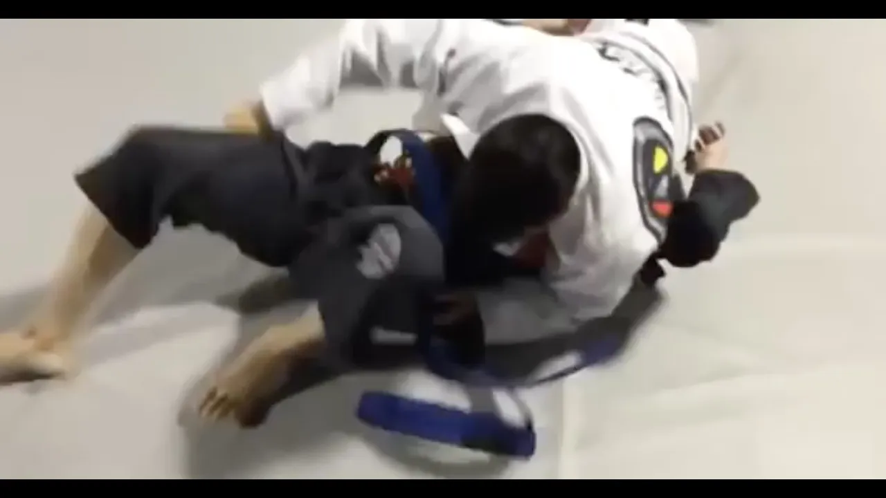 White Belt Get A Huge Surprise While Rolling With His Professor