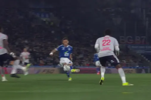 [Highlights] Moreira confidently shoots from the far post, goalkeeper leaps to save