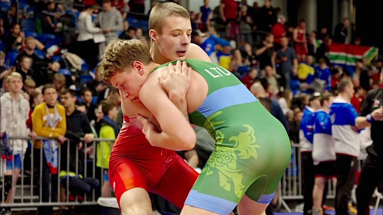U15 Szymon Trepczyk (POL) vs Aironas Miganovic (LTU) 62kg. Greco-roman boys youth wrestling. B-cam-m