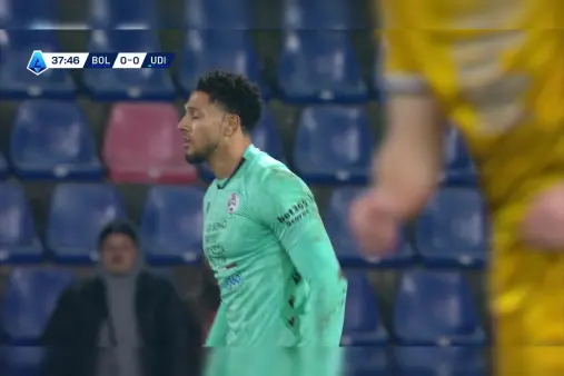 [Highlights] Castro's long-range strike from outside the box saved by the goalkeeper