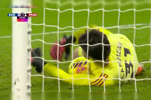 [Highlights] Powerful strike! George's counter-attack blast saved by Lammers again