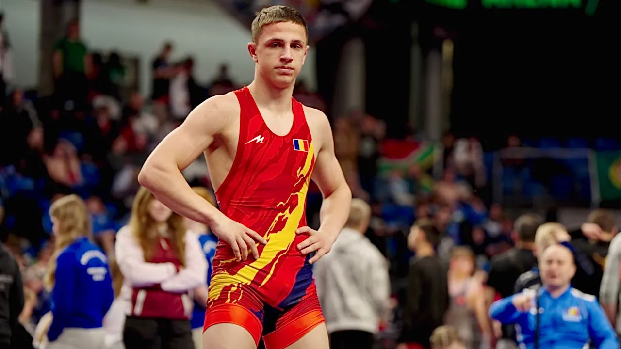 U15 Istvan Nagy (ROU) vs Artur Kosyntsev (UKR) 62kg. Freestyle boys youth wrestling tournament.