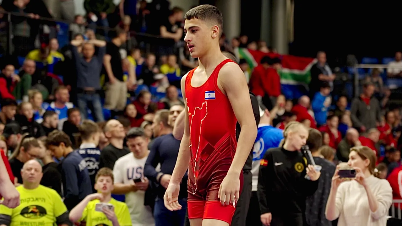 U15 Robert Astrian (ISR) vs Ilja Aleksandrovs (LAT) 57kg. Greco-roman boys youth wrestling. B-cam-m