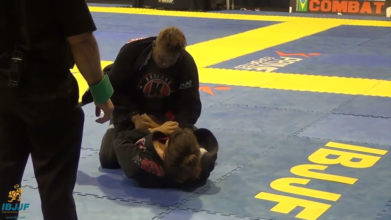 Smaller American Girl Overcomes Big Brazilian Woman - Rio De Janeiro Brazilian Jiu Jitsu