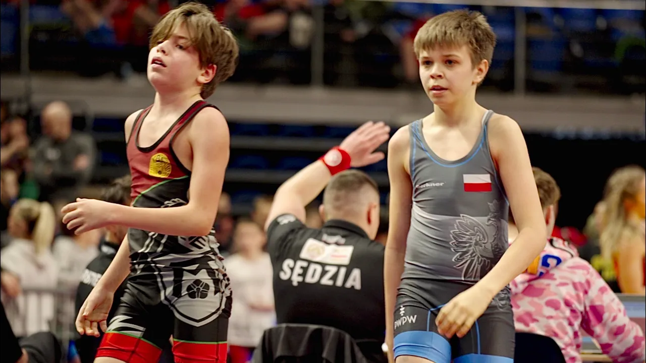 U15 Emanuel Velasco (SWE) vs Oliwier Leonarczyk (POL) 41kg. Greco-roman boys youth wrestling. B-cam