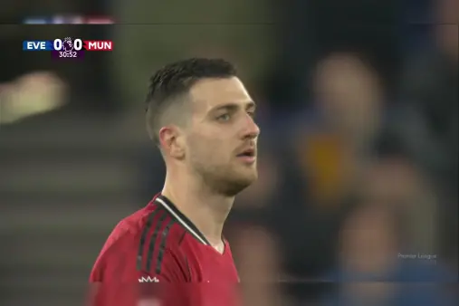 [Highlights] Almost a worldie! Dalot's far-post follow-up shot slightly off target