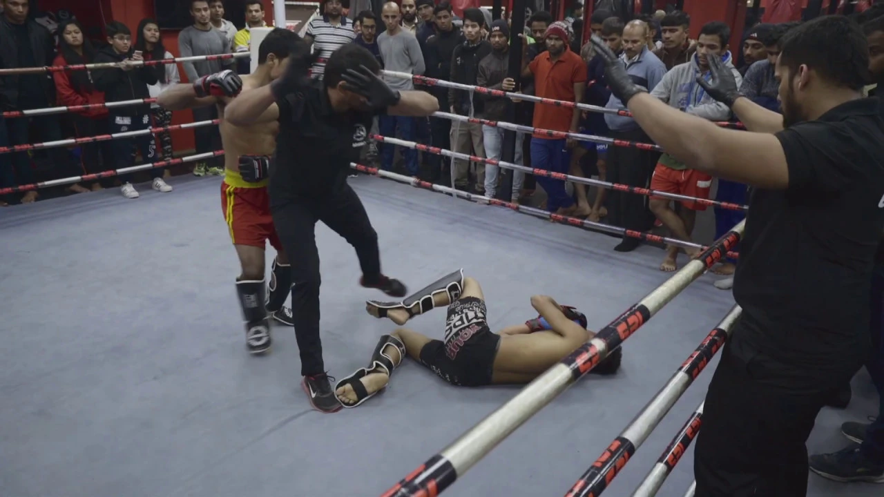 Indian MMA | SFL Trials 2017 | Deepak Raut with a devastating KO background