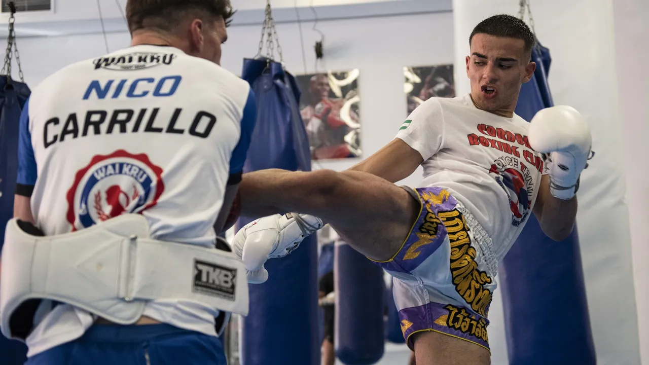 Pepe “El Toro” González Muay Thai Pad Work | Ultimatum Fight School | Spain background