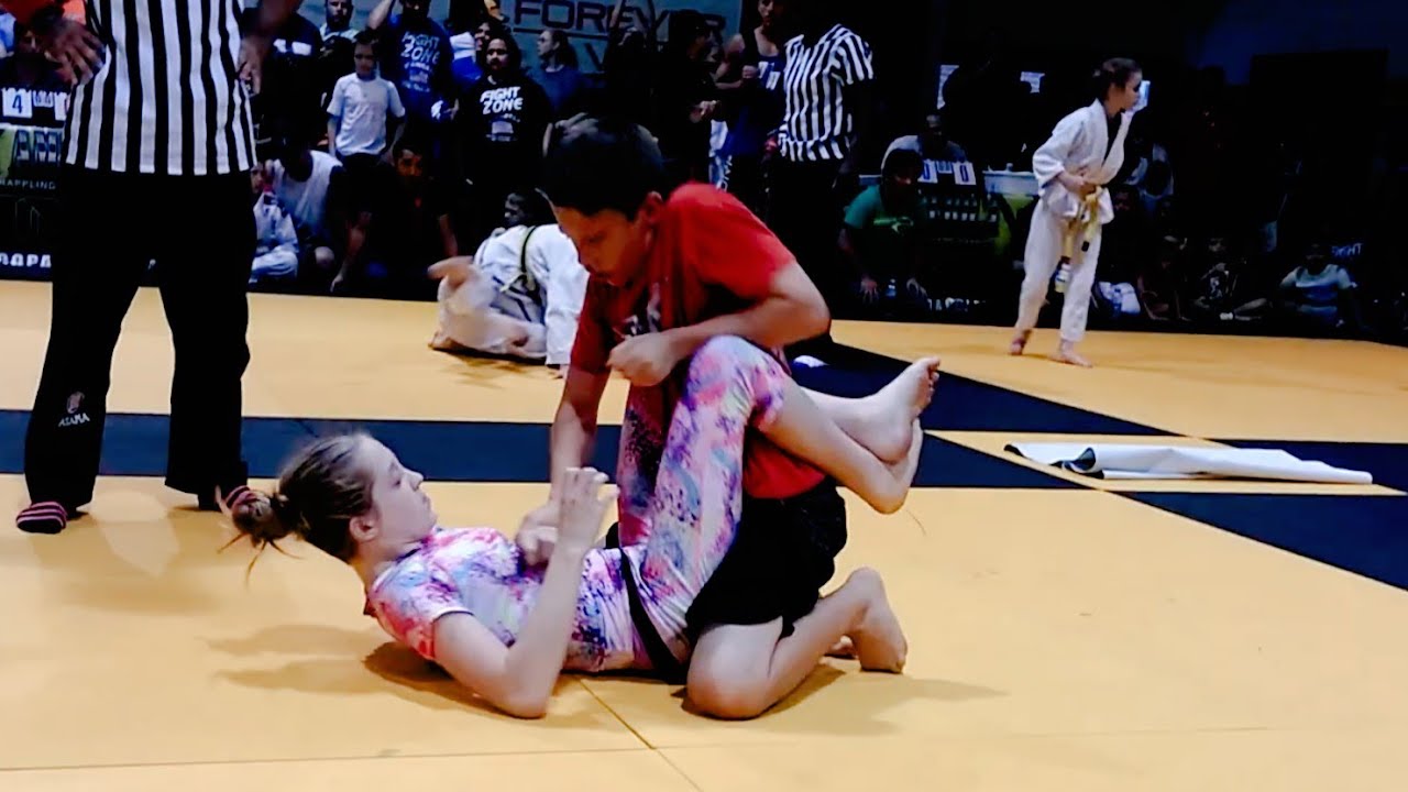 He Underestimated Her 😳 | Girl vs Boy Grappling**