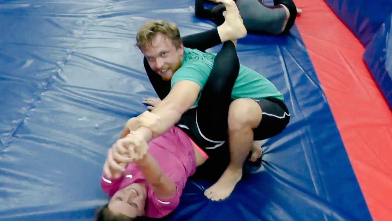 When a Girl Takes Control 😳 | Boy vs Girl Grappling**