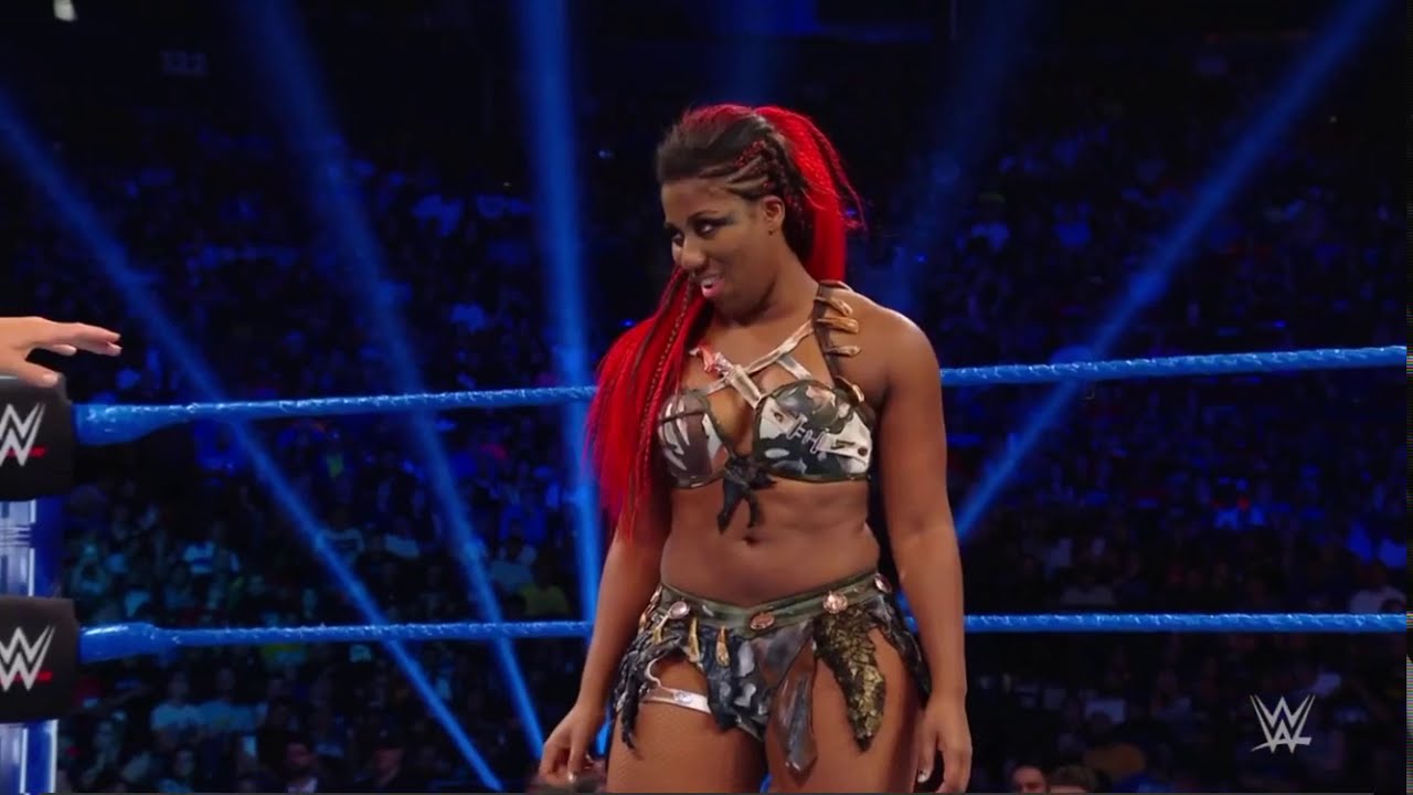 Charlotte Flair vs Ember Moon 1/2