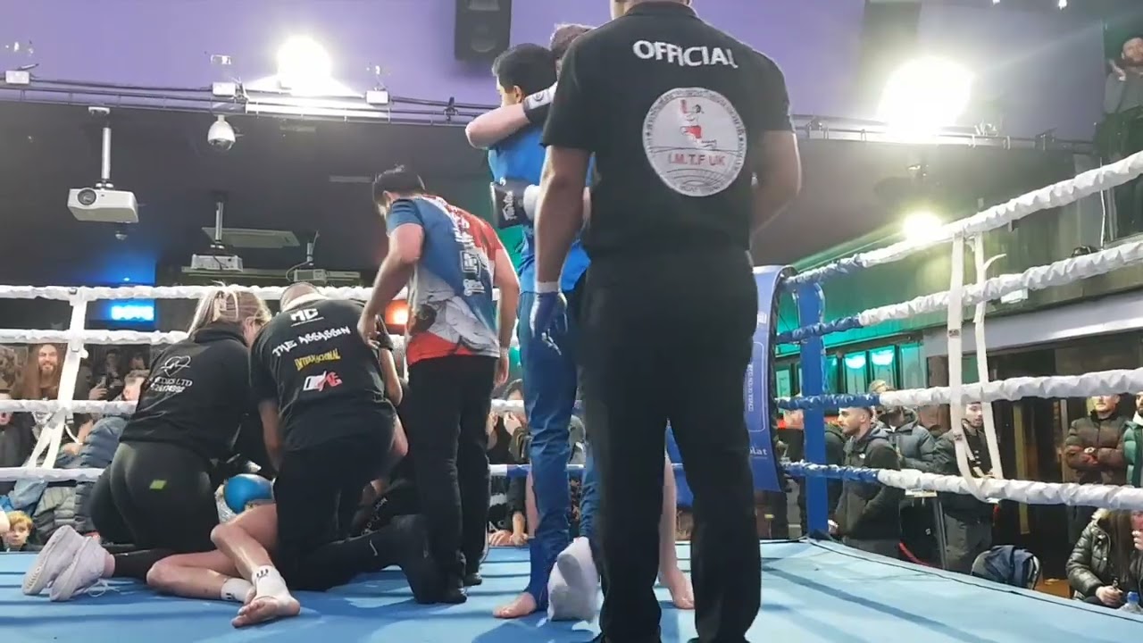 JOE RYAN MUAY THAI HEAD KICK KNOCKOUT! π€― Joe Ryan vs Ignasi Larios | ISKA World Title background