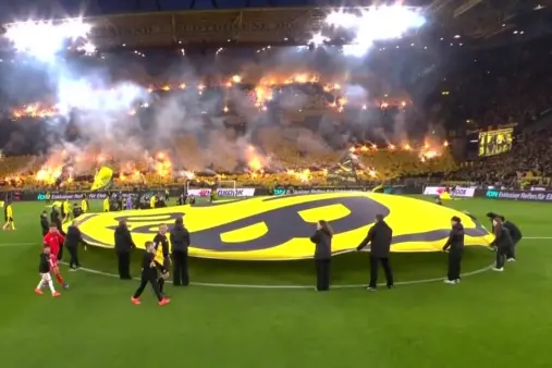 [Highlights] This is the魔鬼主场! Dortmund fans display TIFO to support the team