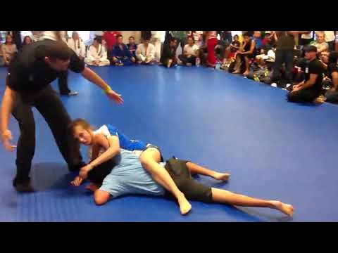 Girl Humiliate Boy BJJ FIGHT. Girl vs Boy BJJ fights Girl destroys boy in Brazilian Jiu Jitsu!