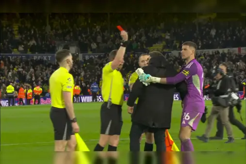 [Red Card] Falk remonstrates with referee after the game, shown red card and ruled out of next match