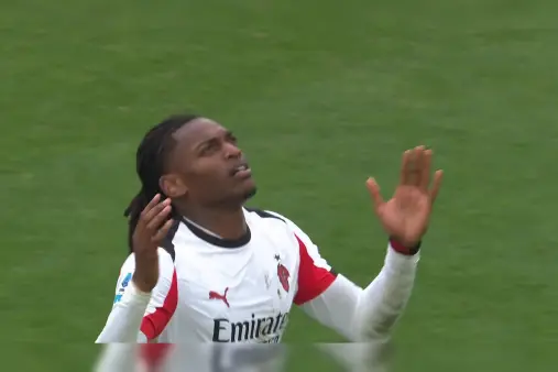 [Goal] Two attackers press! Nkunku crosses, Leao slots home easily