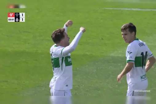 [Goal] Accidental! Lozano's clearance hits Aguado and bounces into the net