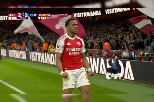 [Goal] Another corner! Timber powers a header past the defender at the far post to score